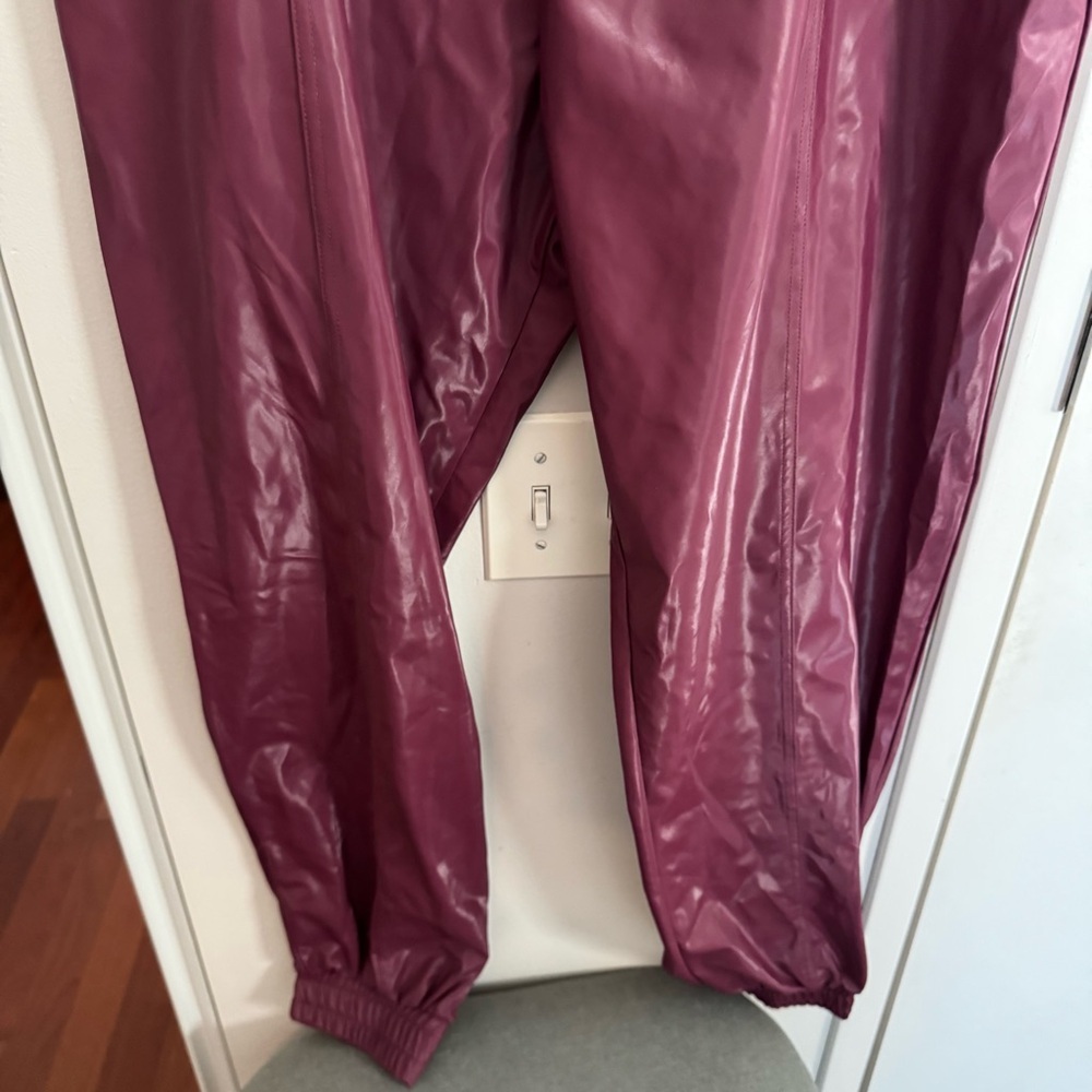 VICTORIA’S SECRET / VICTORIA SPORT coated burgundy joggers NWT - Picture 4 of 7
